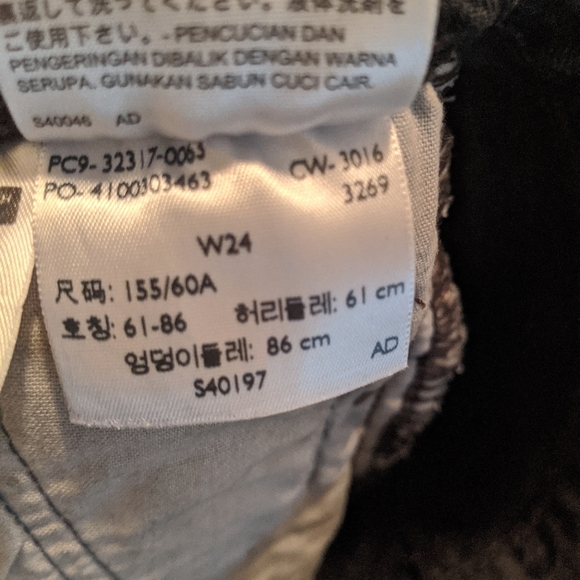 Black Levi Distressed Shorts! - Picture 2 of 6